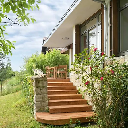 La Maison Des Fleurs - Superbe Maison Sur Les Hauteurs De Villa *