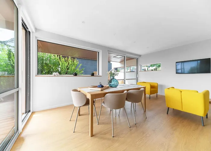 Villa La Maison Des Fleurs - Superbe Maison Sur Les Hauteurs De *