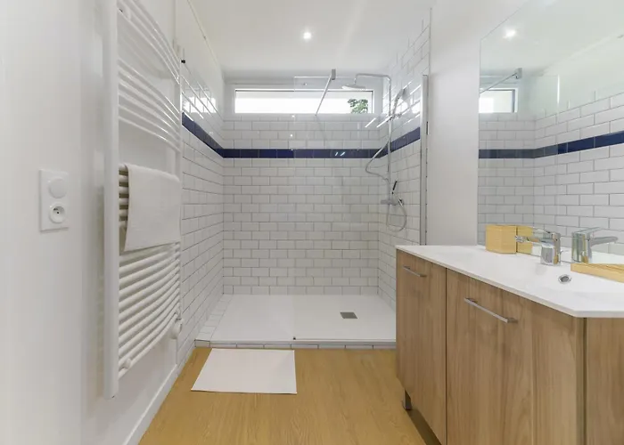 La Maison Des Fleurs - Superbe Maison Sur Les Hauteurs De Villa